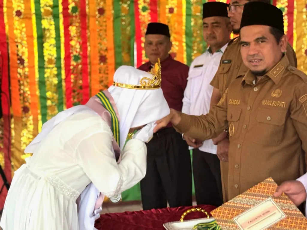 Dalam Haru, Wabup Candra Apresiasi Wisuda 30 Tahfidz di MTsN 7 Solok